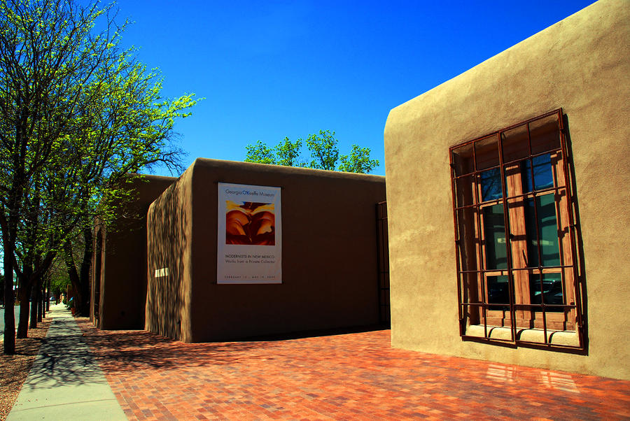 the-georgia-okeeffe-museum-in-santa-fe-susanne-van-hulst